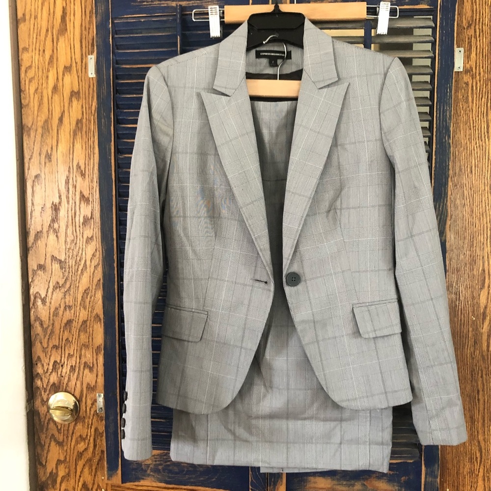 Women’s skirt suit